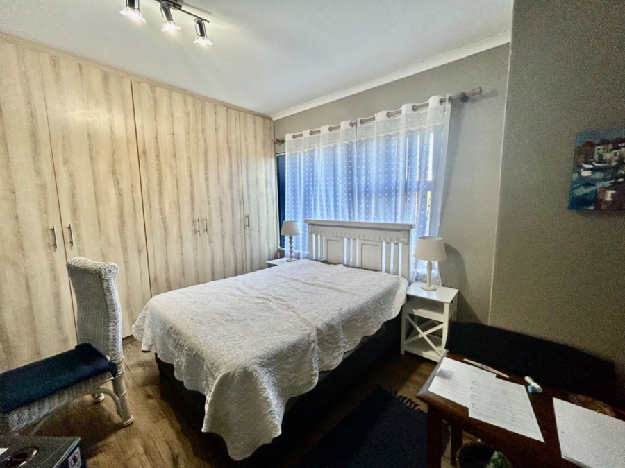 8 Bedroom Property for Sale in Paradise Beach Eastern Cape